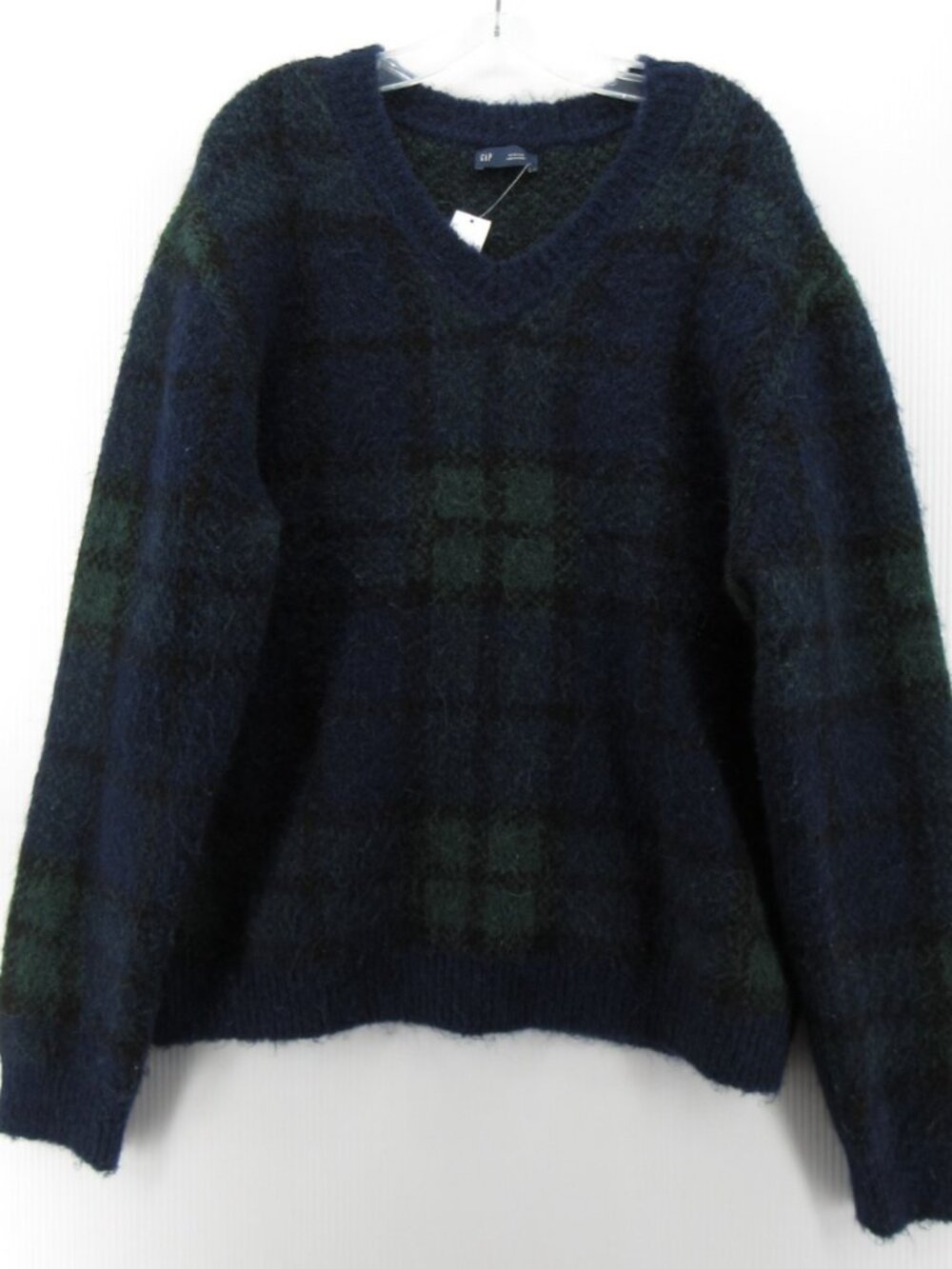 GAP Men's V-Neck Sweater in Navy and Forest Green Plaid